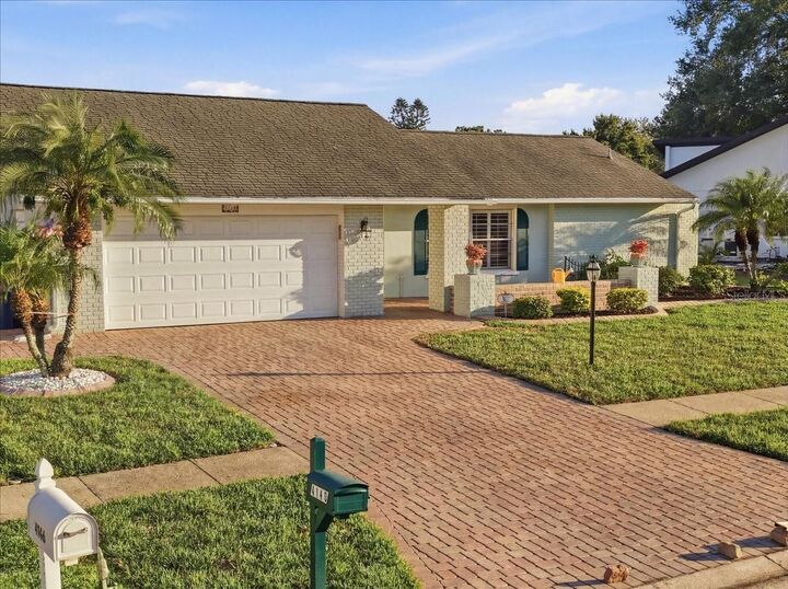 Property Photo:  4140 Eastwood Drive  FL 34232 