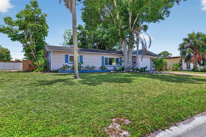 Property Photo: 2864 62nd Avenue S FL 33712
