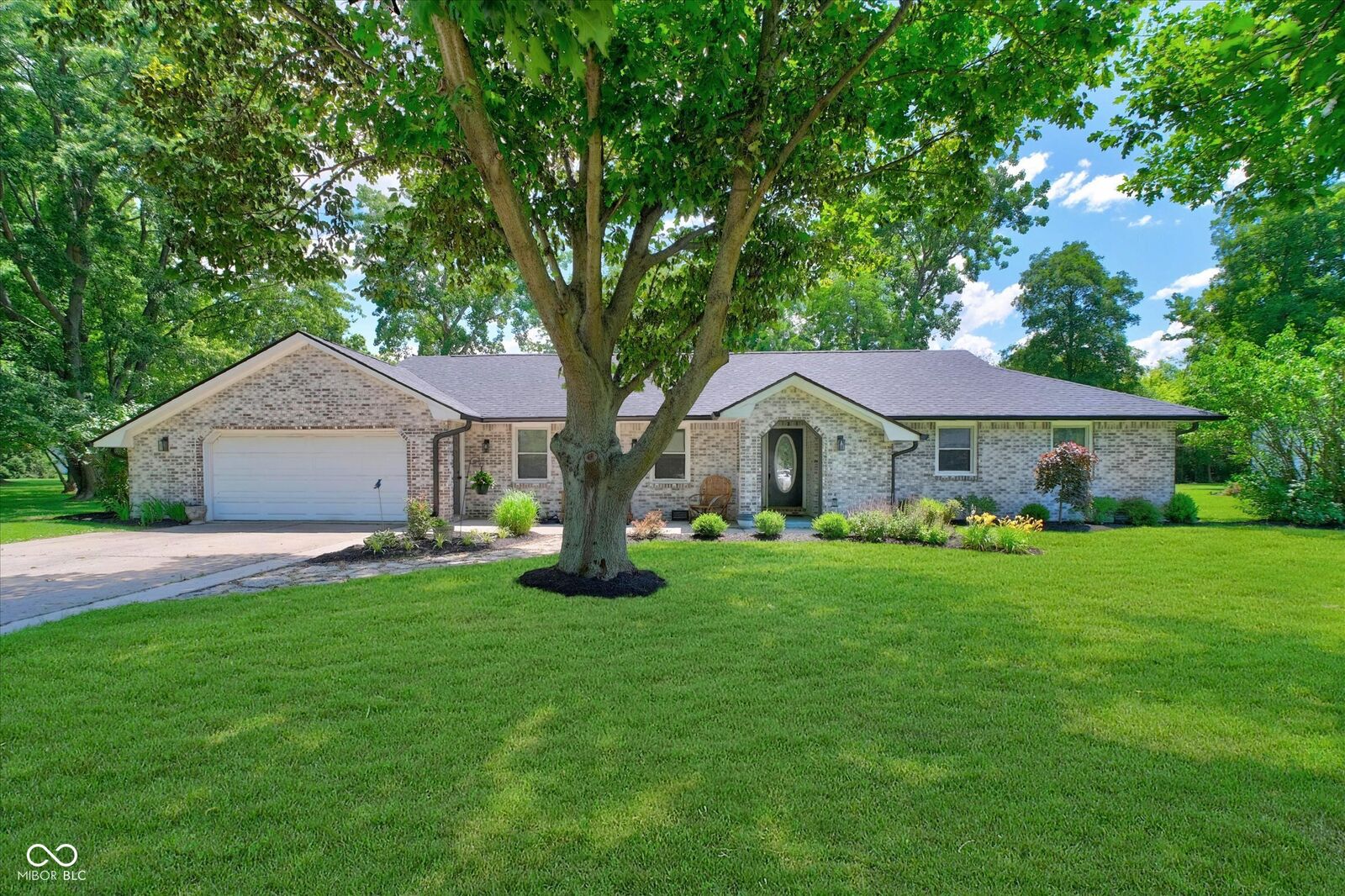 Property Photo:  1492 Woodscliff Drive  IN 46012 