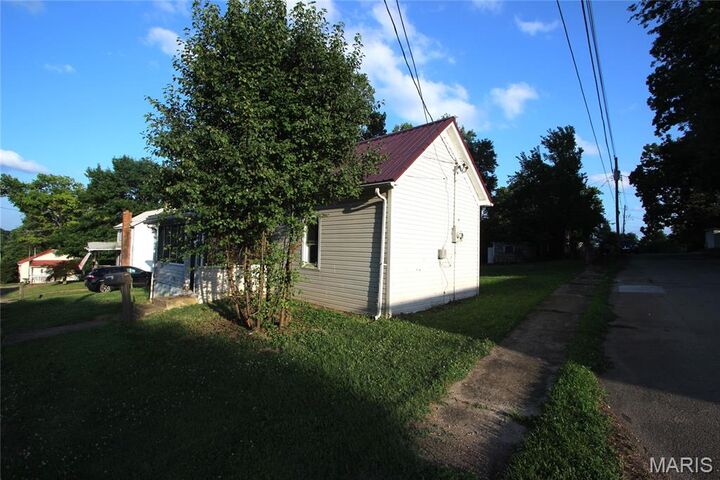 Property Photo:  37 Ash Street  MO 63628 