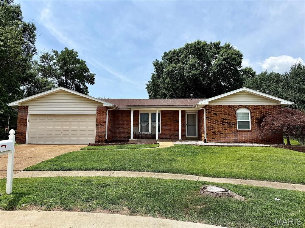 Property Photo:  5863 Stonehorse Court  MO 63129 