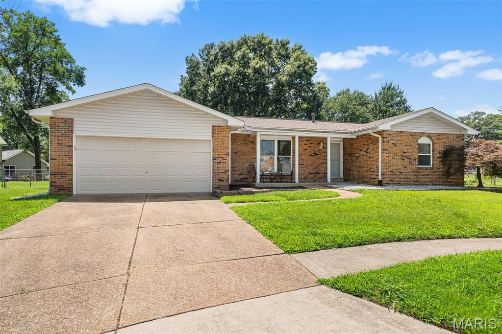 Property Photo: 5863 Stonehorse Court MO 63129