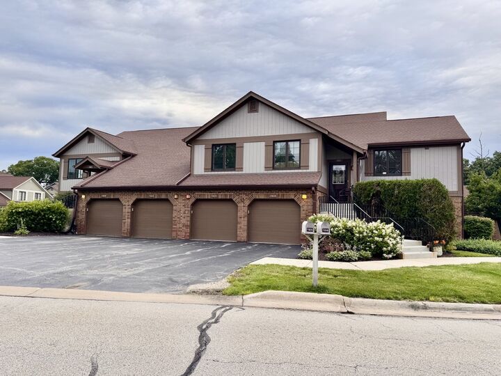 Property Photo: 7822 W Arquilla Drive 7822 IL 60463