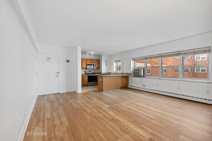 Property Photo:  4980 N Marine Drive 1033  IL 60640 
