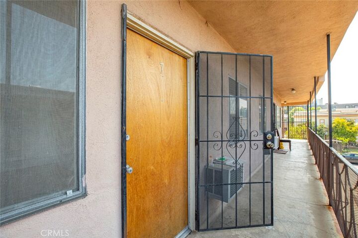 Property Photo:  1835 N Alexandria Boulevard 7  CA 90027 