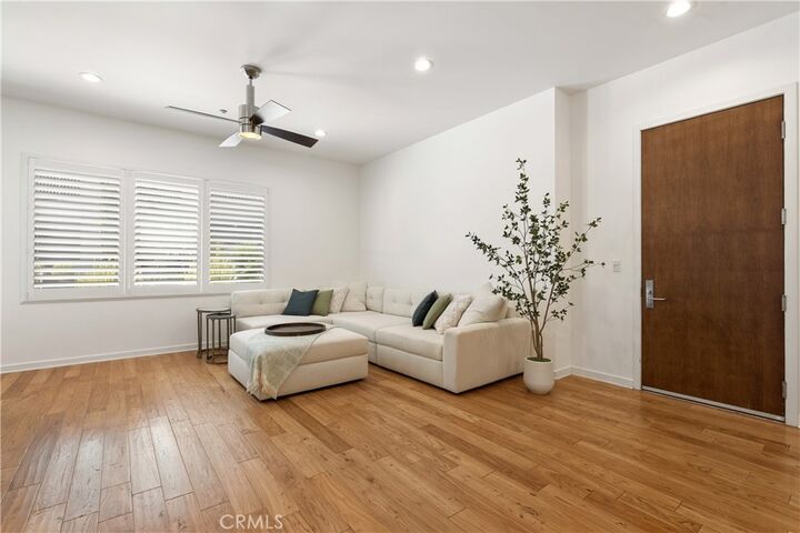 Property Photo: 21 Gramercy 102 CA 92612
