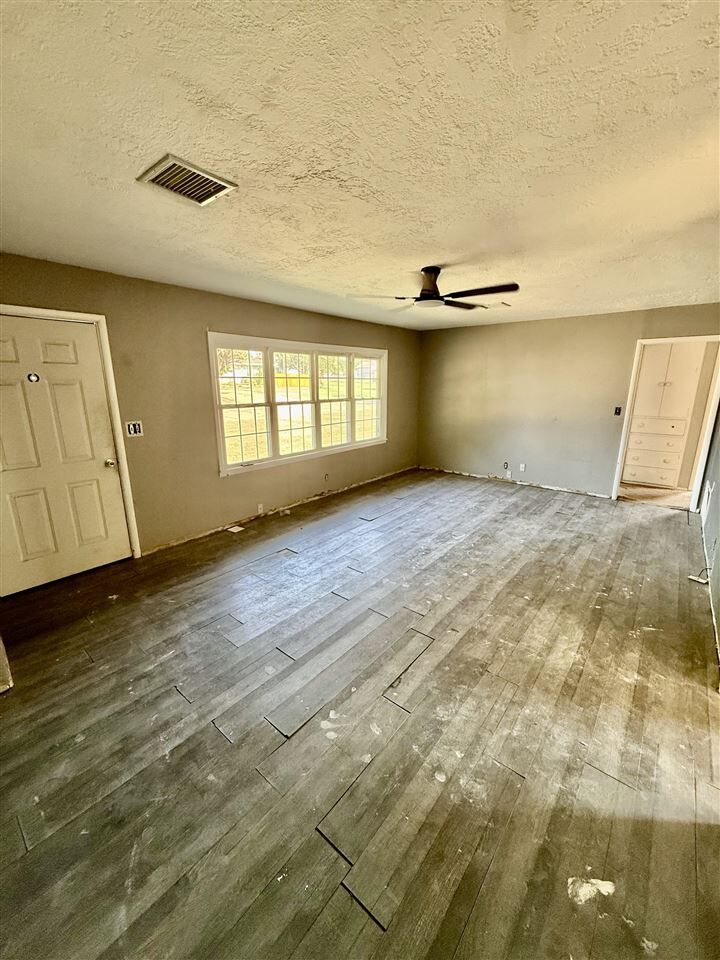 Property Photo: 904 N Elm St OK 74601