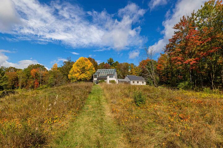 Property Photo:  10 Fiskill Farm Road  NH 03301 