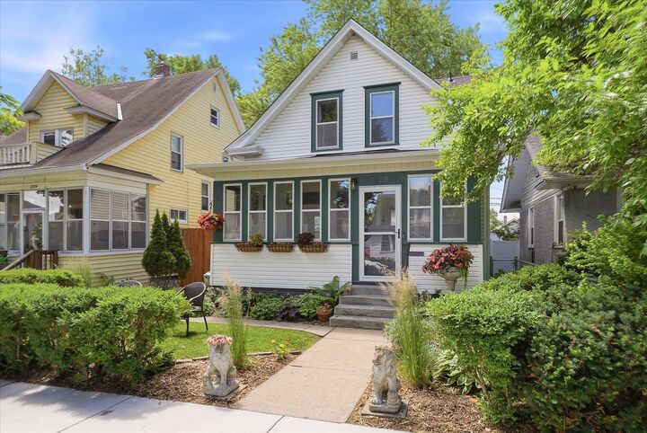 Property Photo:  1008 Charles Avenue  MN 55104 