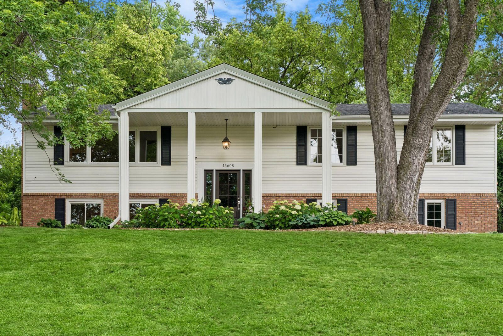 Property Photo:  16608 Eagle Ridge Drive  MN 55345 