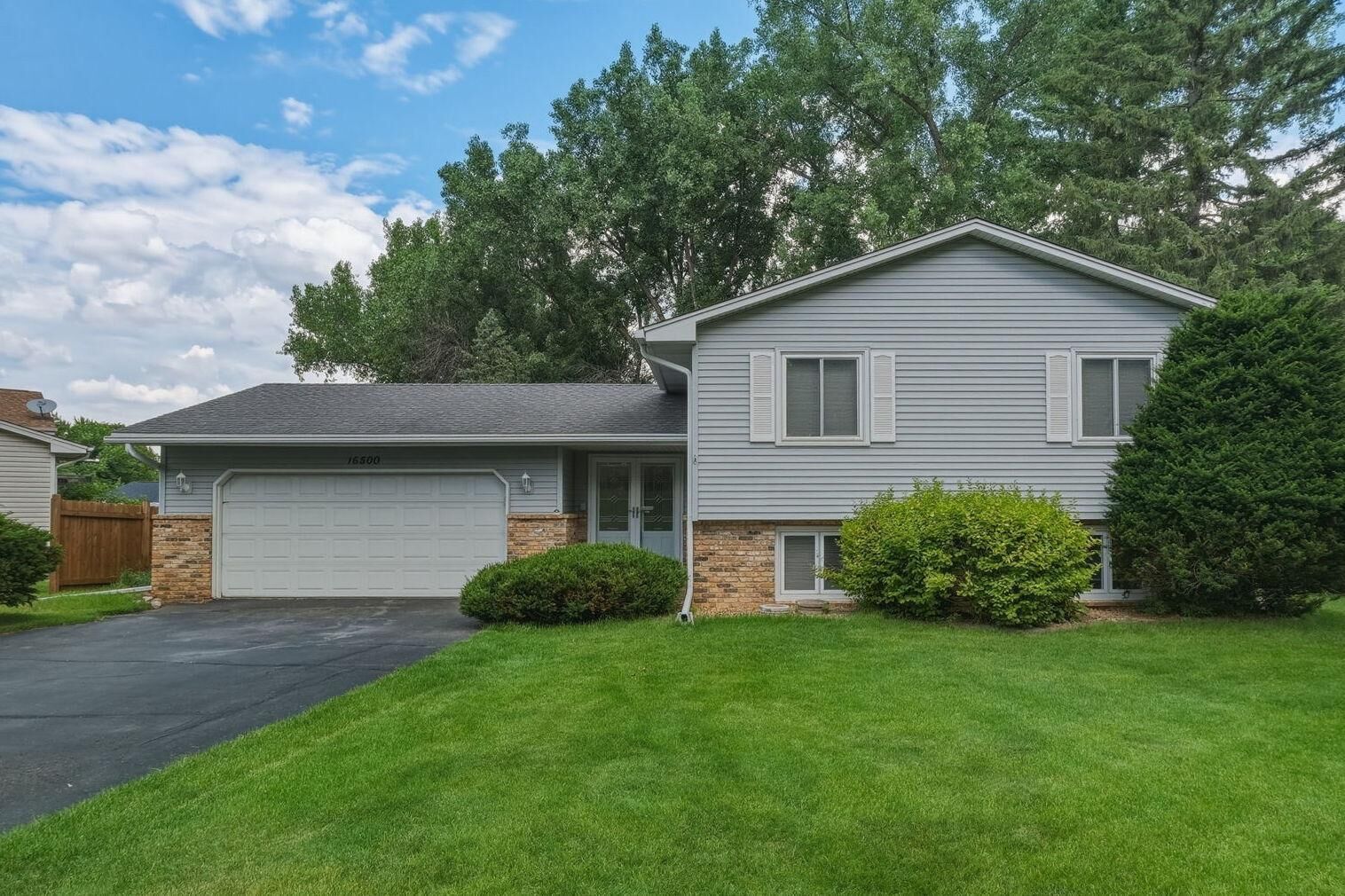 Property Photo:  16500 Lake Ridge Drive  MN 55311 