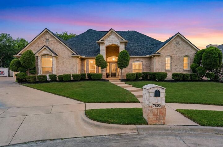 Property Photo:  7805 Vineyard Court  TX 76182 
