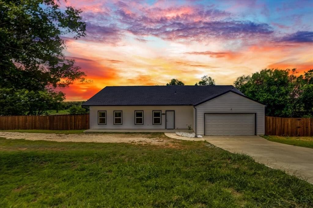Property Photo:  1409 County Road 913  TX 76028 