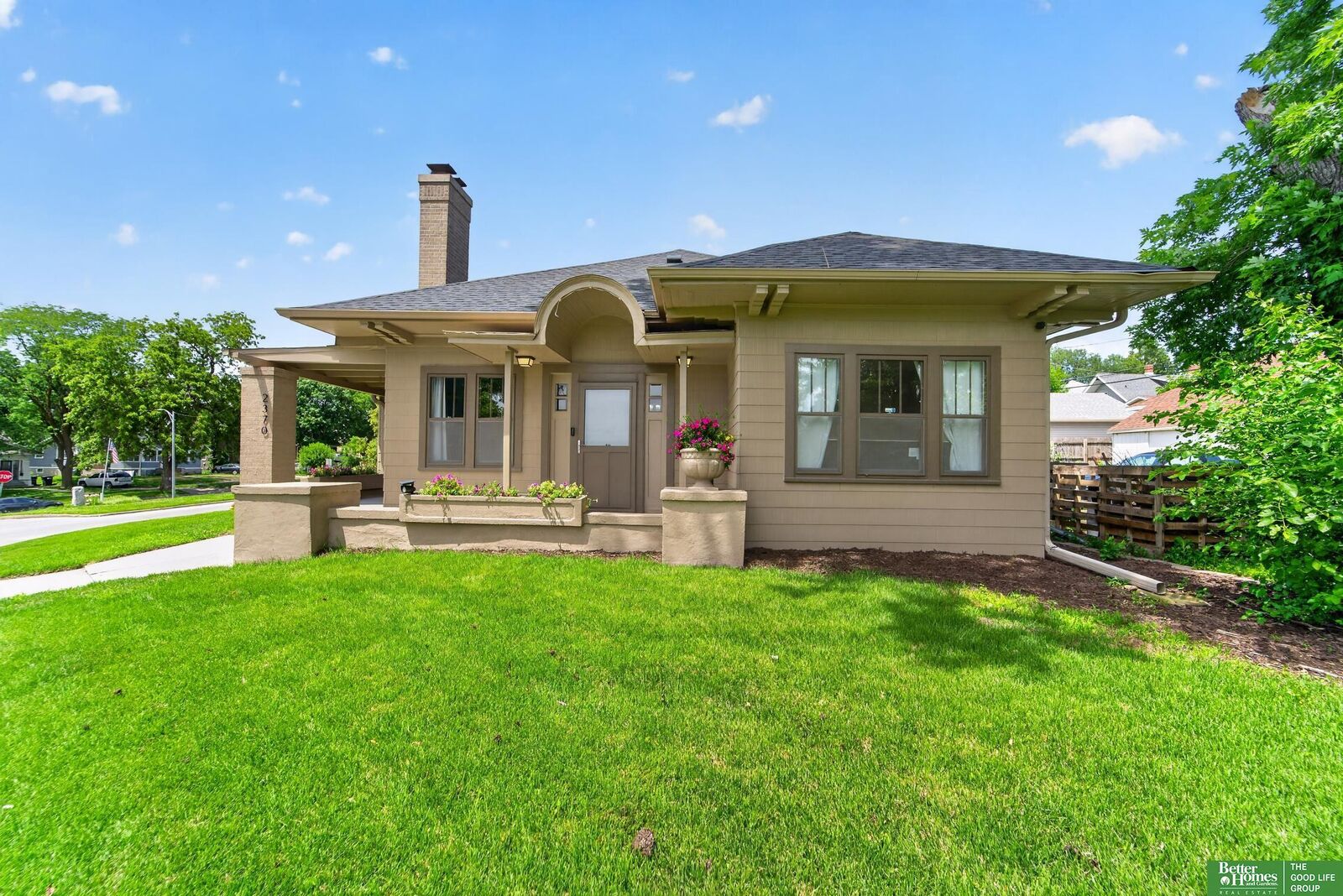Property Photo:  2370 Fontenelle Boulevard  NE 68104 