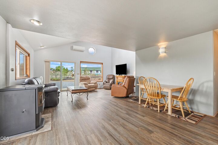 Property Photo:  65230 94th Street  OR 97703 