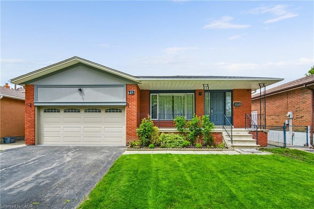 Property Photo:  712 Vermouth Avenue Upper  ON L5A 3T3 
