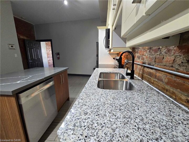 Property Photo:  473 King Street W B  ON L8P 1B8 