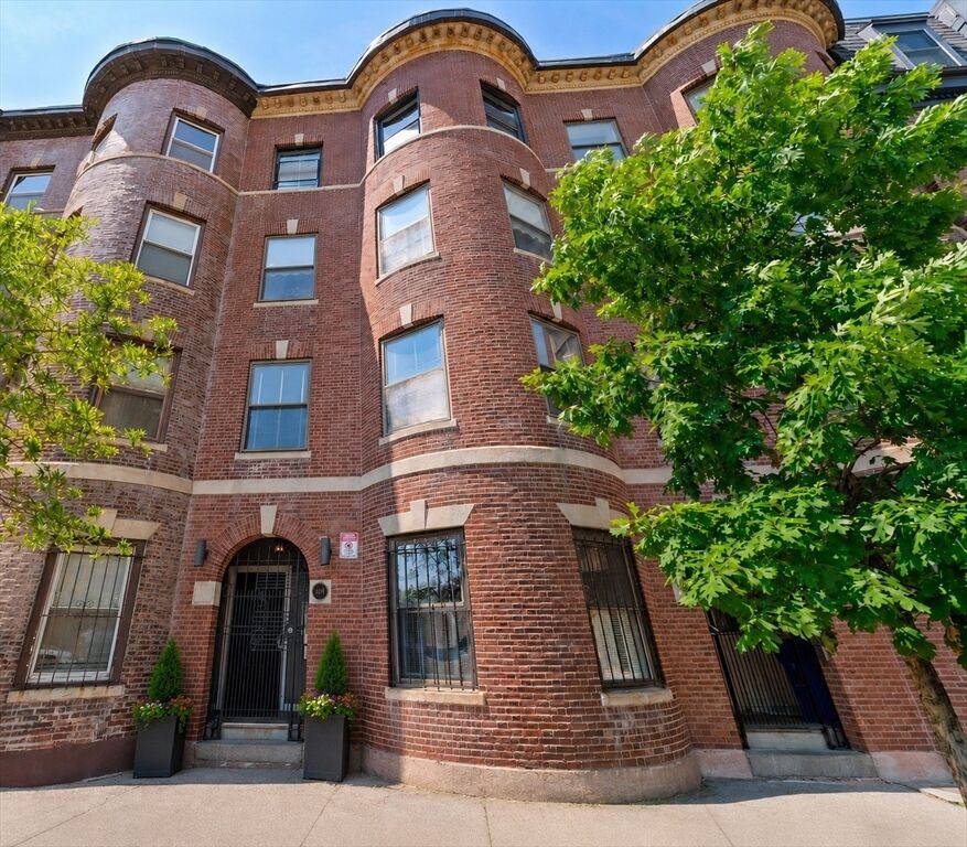 Property Photo: 881 Harrison Ave 1 MA 02118