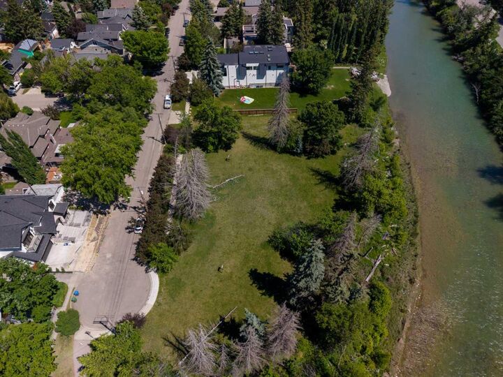 Property Photo: 409 40 Avenue SW AB T2S 0X5