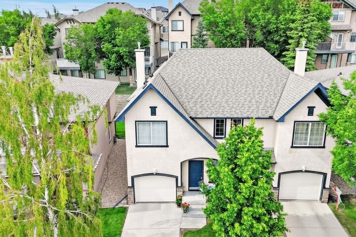 Property Photo:  18 Hidden Creek Rise NW  AB T3A 6L5 
