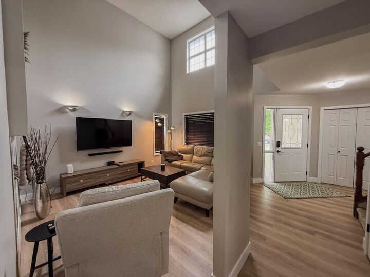 Property Photo:  1749 Douglas Glen Grove SE  AB T2Z 3A5 