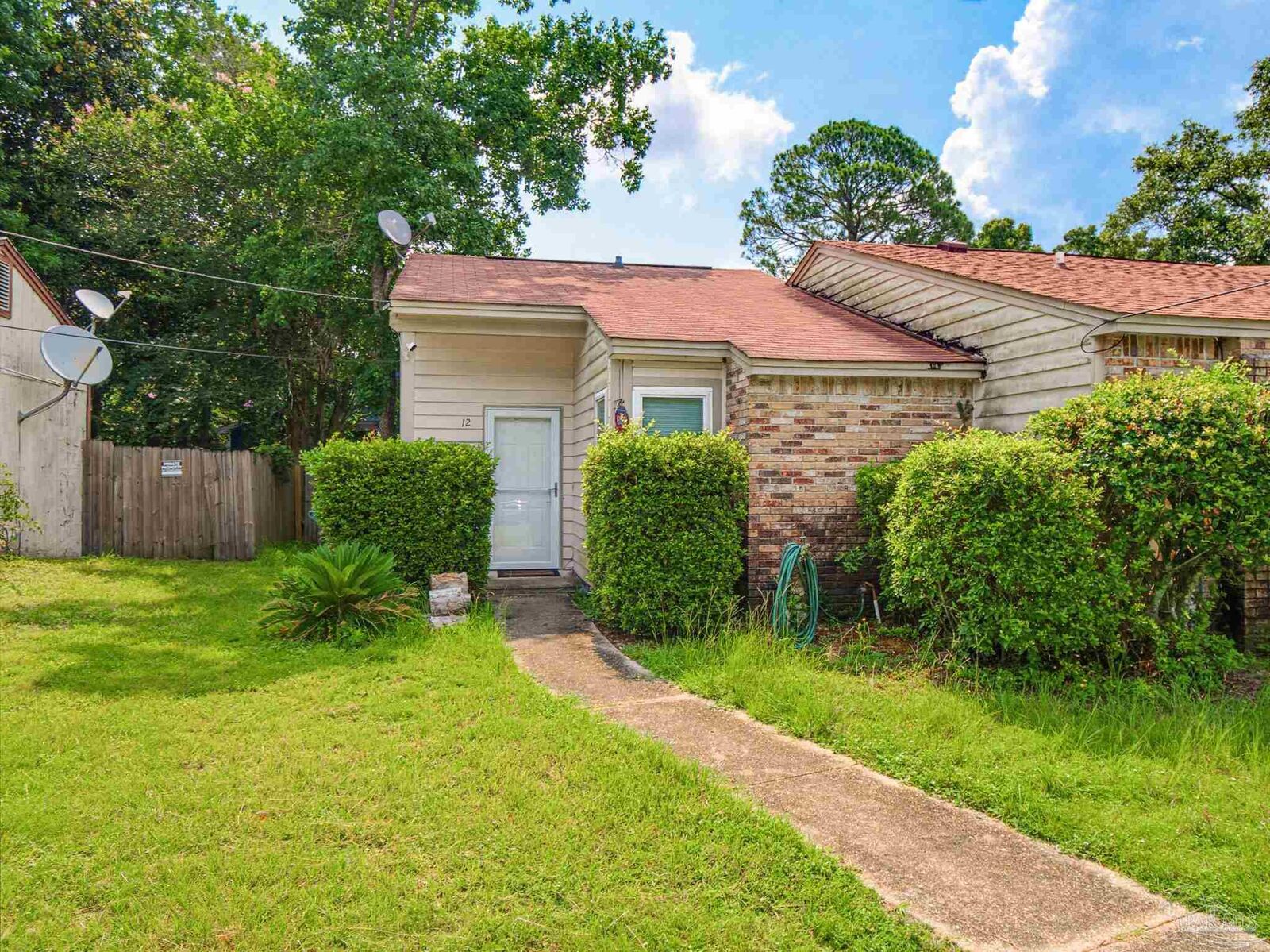 Property Photo:  12 Crow Rd  FL 32506 