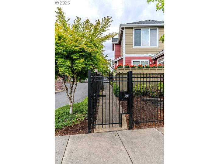Property Photo: 866 NW Council Dr OR 97030