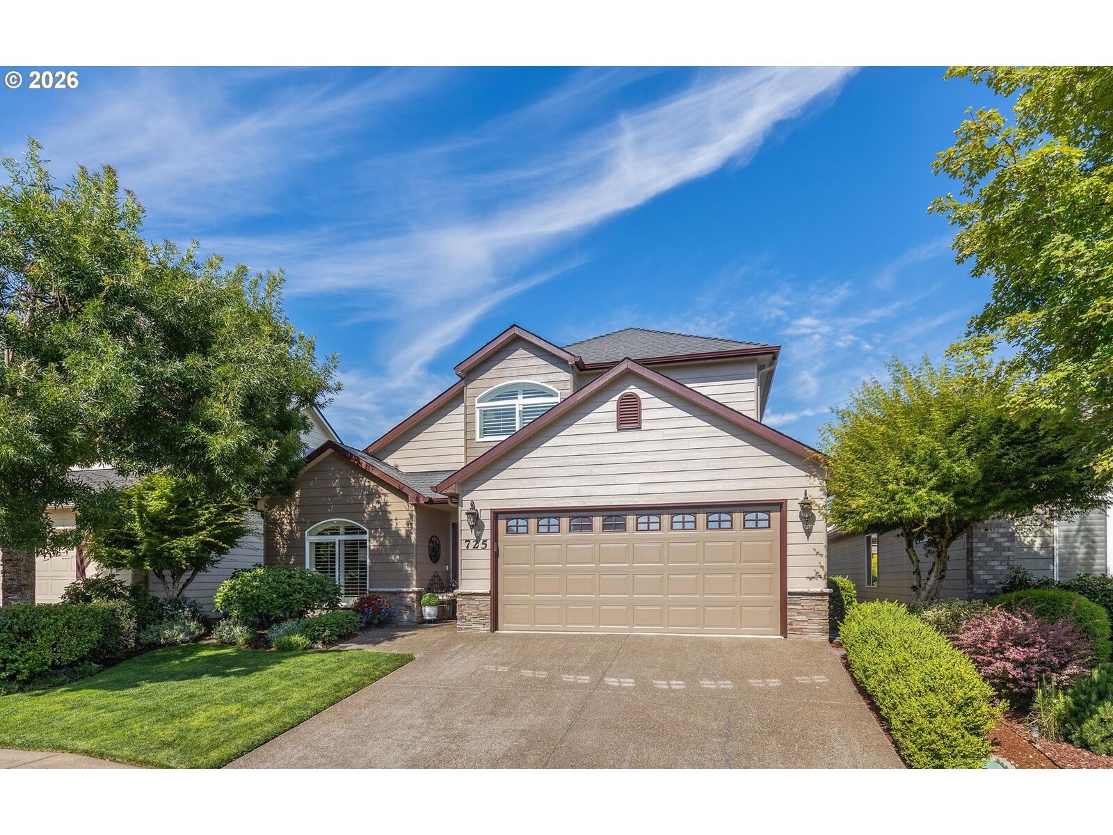 Property Photo:  725 SE Saint Andrews Ln  OR 97338 