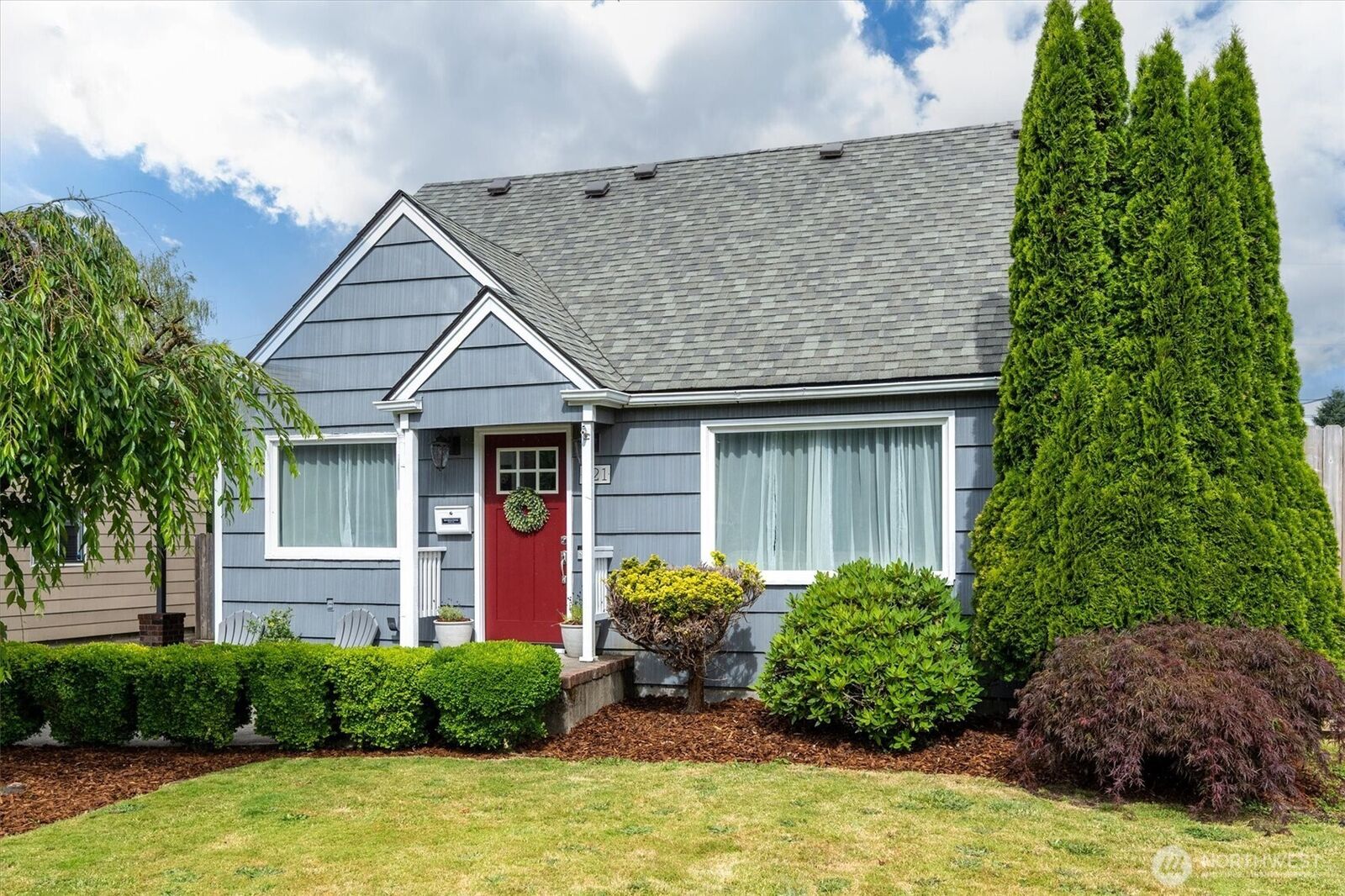 Property Photo:  621  27th Avenue  WA 98632 