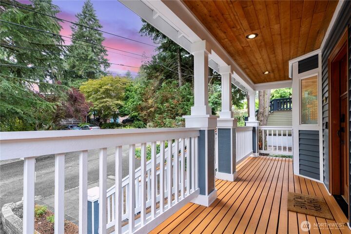 Property Photo:  1528  NE 97th St  WA 98115 