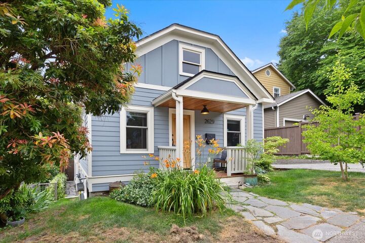 Property Photo:  2629 E Valley Street  WA 98112 