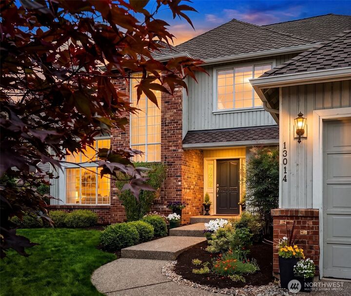 Property Photo:  13014 NE 197th Pl  WA 98072 