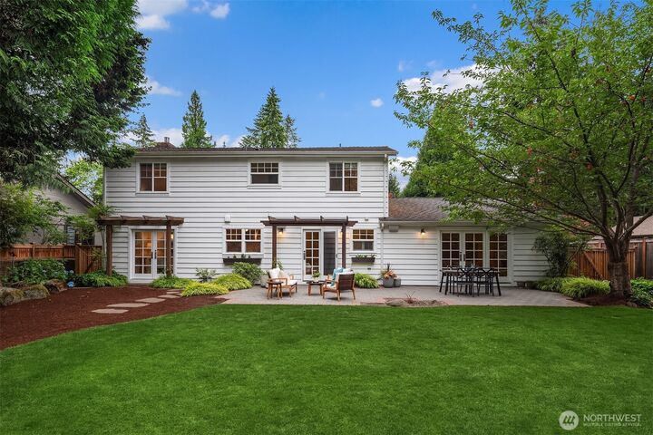 Property Photo:  4712  90th Avenue SE  WA 98040 