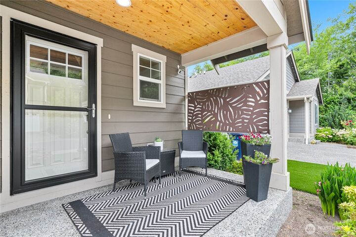 Property Photo:  702  Kodiak Lane  WA 98226 