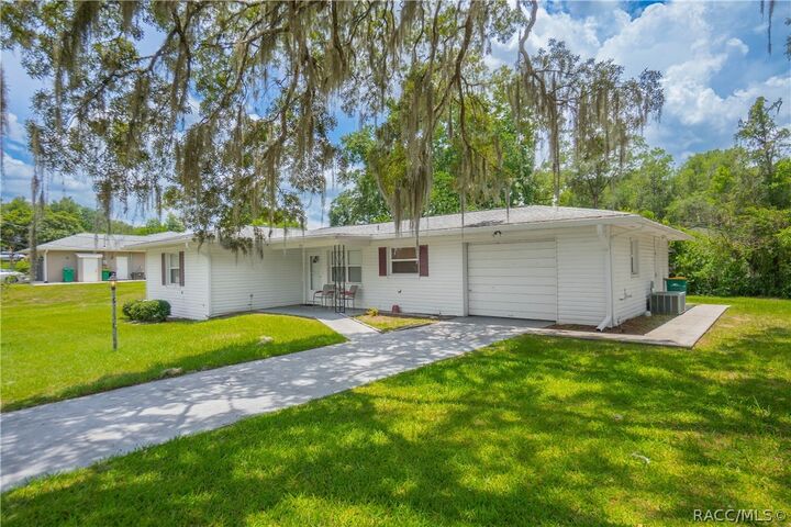 Property Photo:  519 Poplar Street  FL 34452 