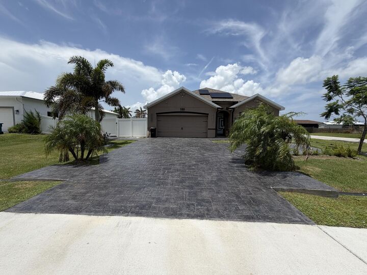 Property Photo:  103 SW Oakridge Drive  FL 34984 