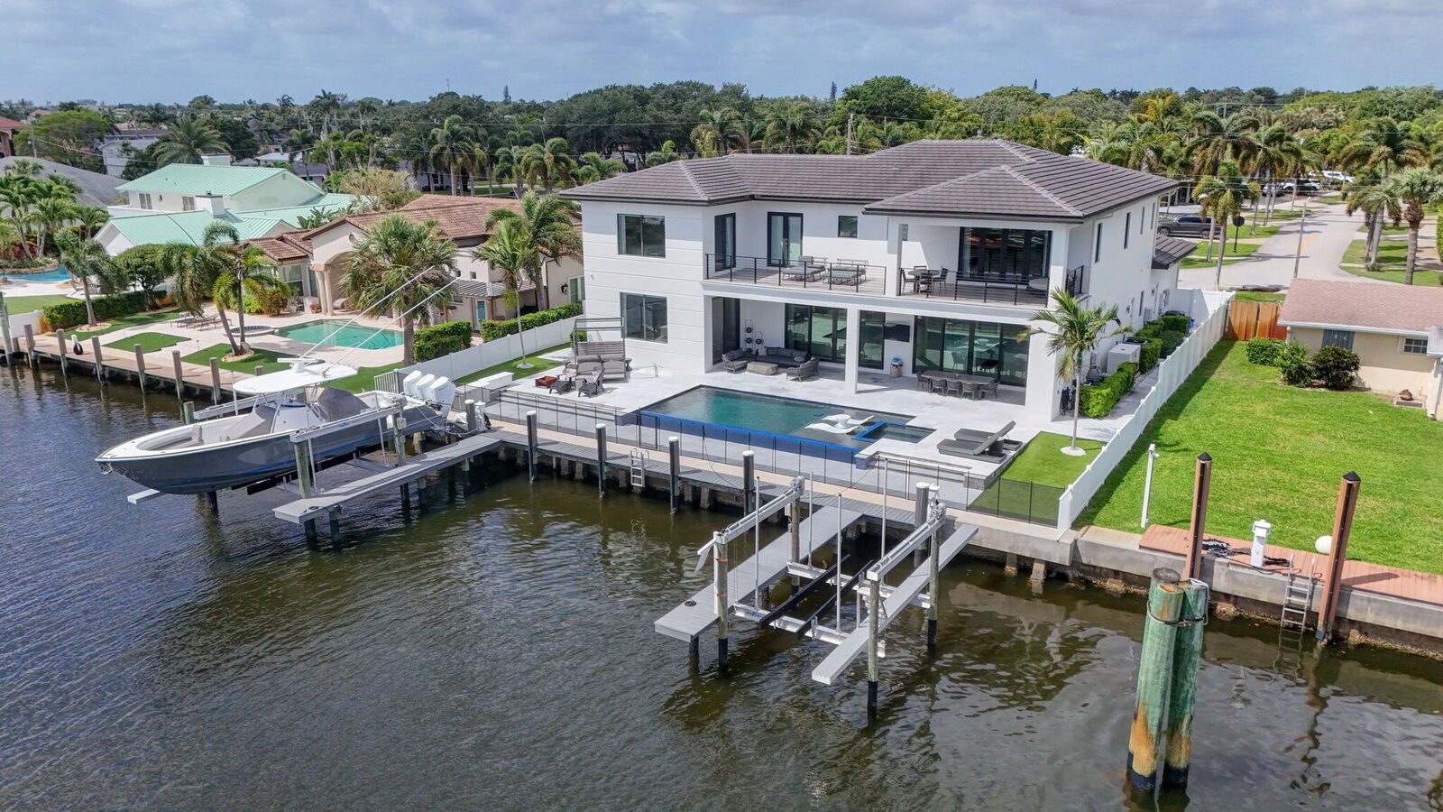 Property Photo:  824 Shore Drive  FL 33408 