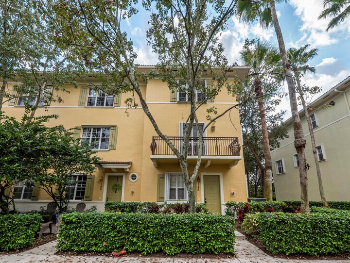 Property Photo:  148 E Morning Dew Circle  FL 33458 