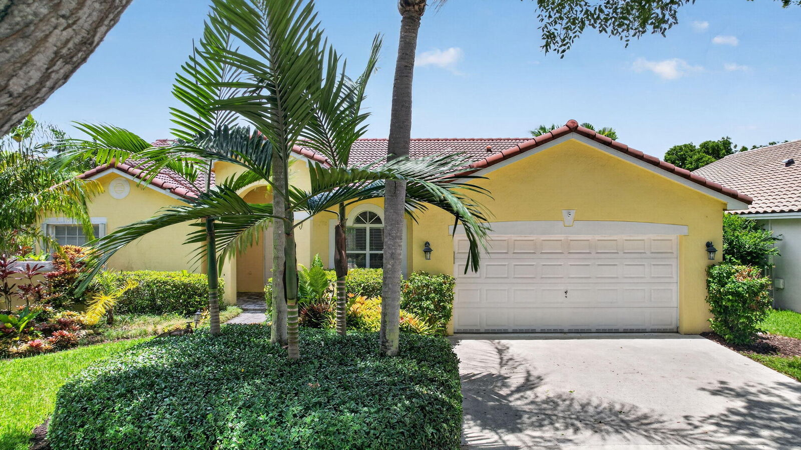 Property Photo:  1959 Water Ridge Dr  FL 33326 