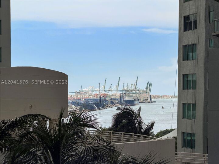 Property Photo:  234 NE 3rd St 1404  FL 33132 