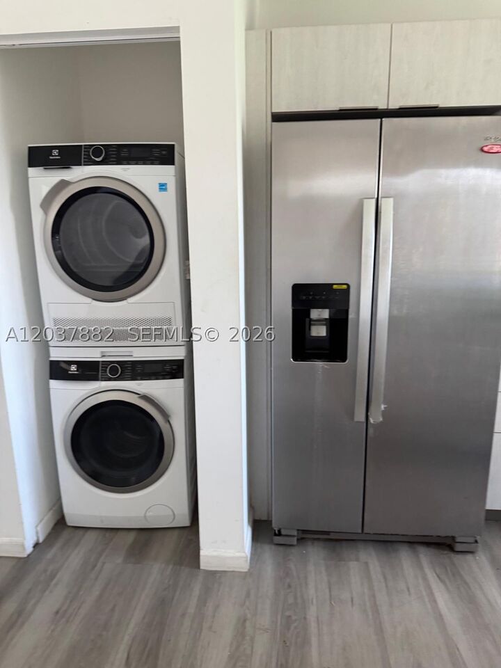 Property Photo:  916 NW 8th St 4  FL 33034 