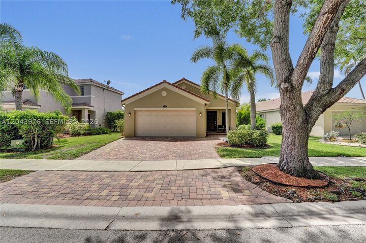 Property Photo: 4444 Dogwood Cir FL 33331