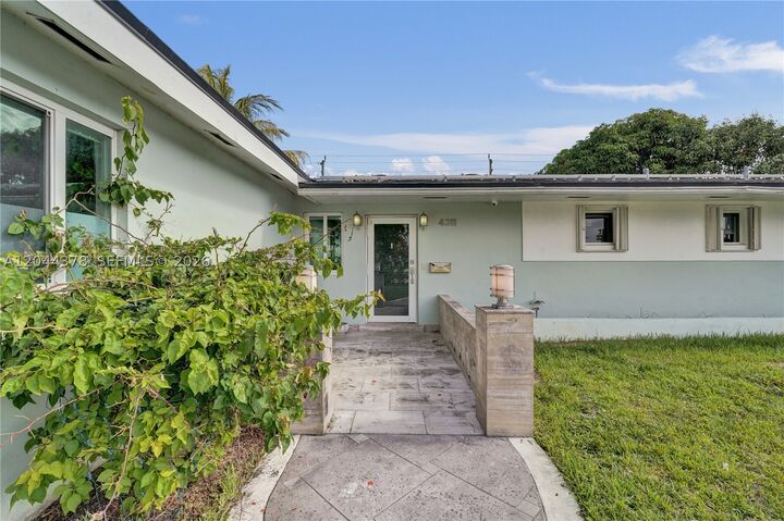 Property Photo:  4311 Hayes St  FL 33021 