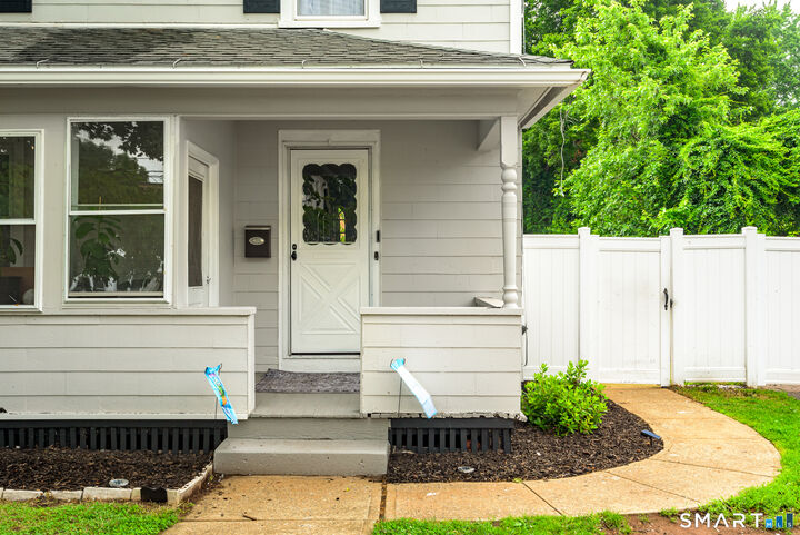 Property Photo:  165 Oak Street  CT 06040 