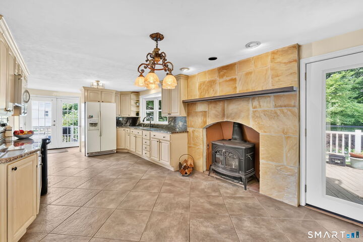 Property Photo:  33 Chambers Street  CT 06042 