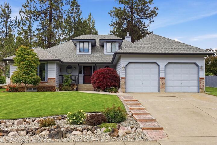 Property Photo:  2006 W Wedgewood Ave  WA 99208 