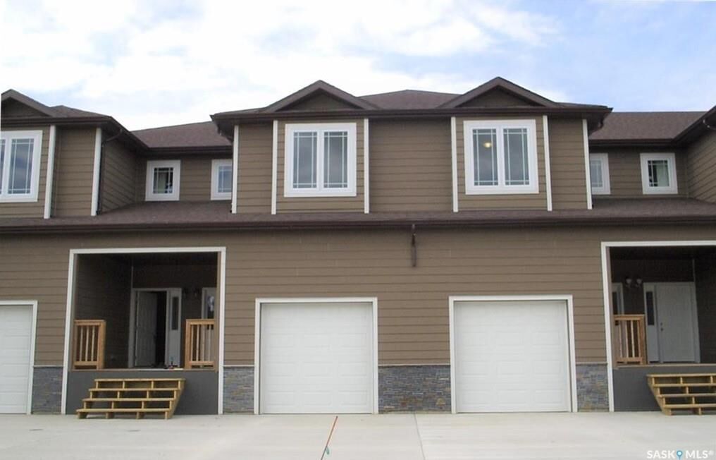 Property Photo:  14 McKenzie Lane  SK S4L 0B2 