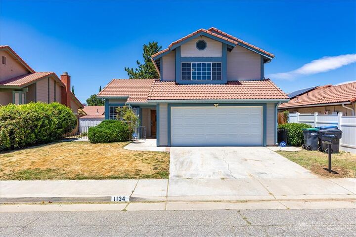 Property Photo:  1134 Elm Street  CA 93561 