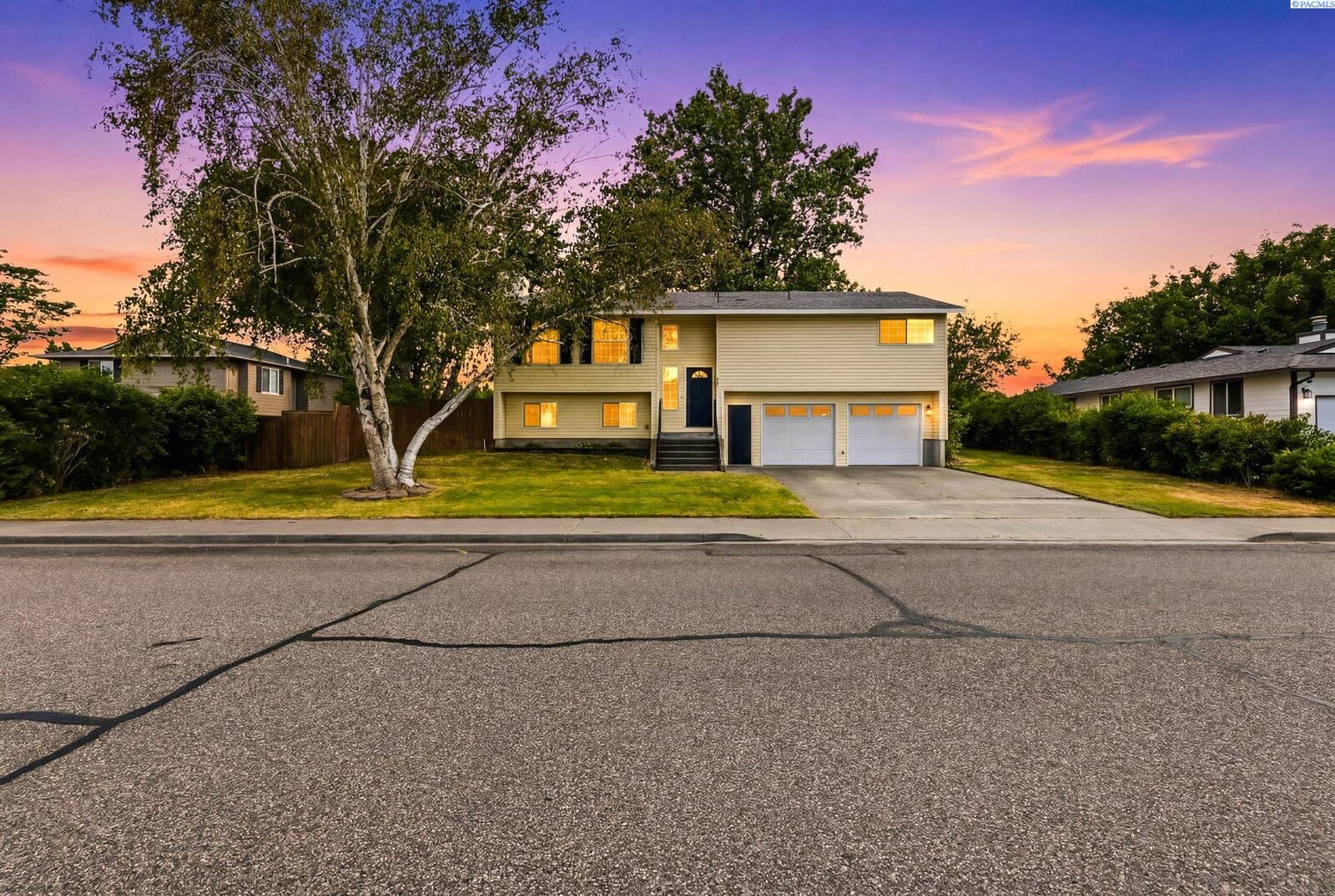 Property Photo:  4517 W 14th Ave  WA 99338 