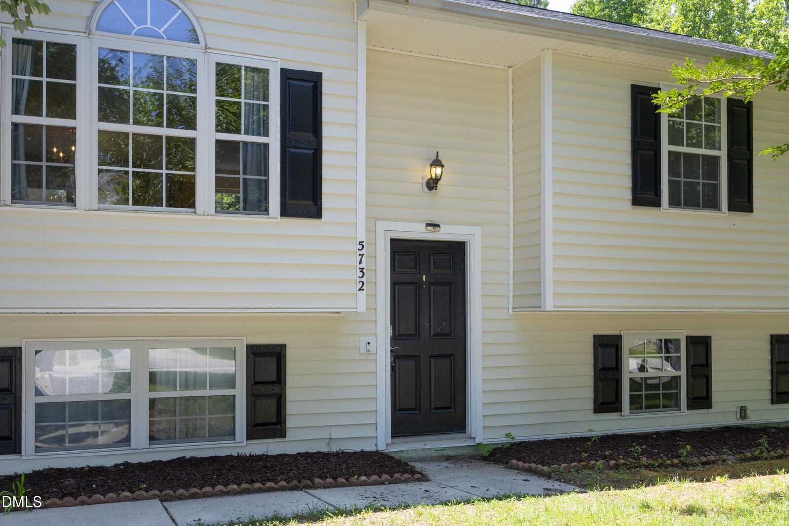 Property Photo: 5732 Brambleton Avenue NC 27610